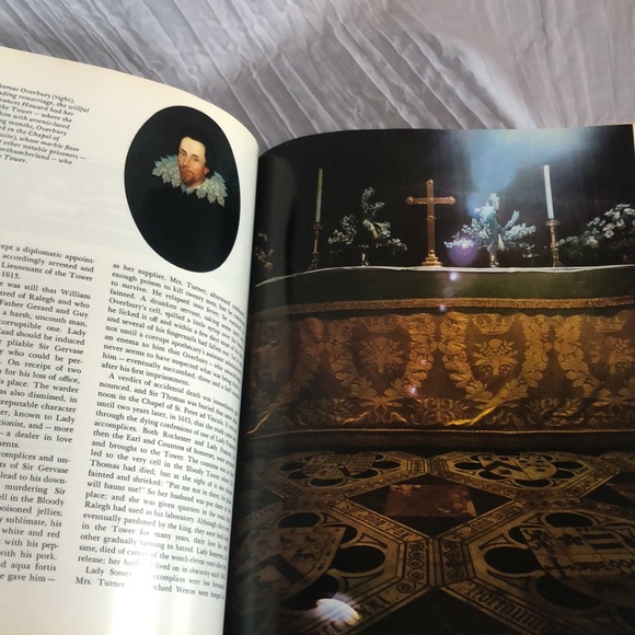 TIMELINE OF LONDON & LONDON TOWER 2 hardcover books & Greenfriars Bobby trivet - Picture 11 of 16